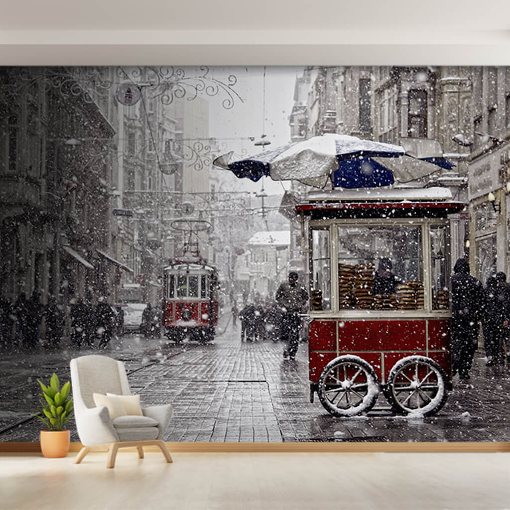 Kar kırmızı tramvay ve simitçi Taksim İstanbul duvar kağıdı